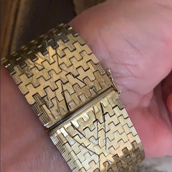 Vintage  large heavy wide gold plated bracelet - Picture 8 of 14